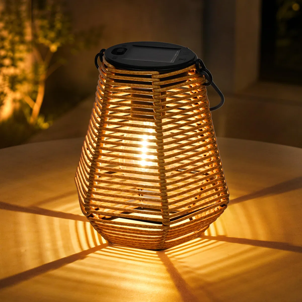GIGALUMI Lampes Solaires d'extérieur Suspendues, Lot de 1 Lanterne Solaire en Rotin, Lampes Solaires IP44 étanches, décoration de Jardin, Lanternes Tressées à la Main pour Patio, Circulaire
